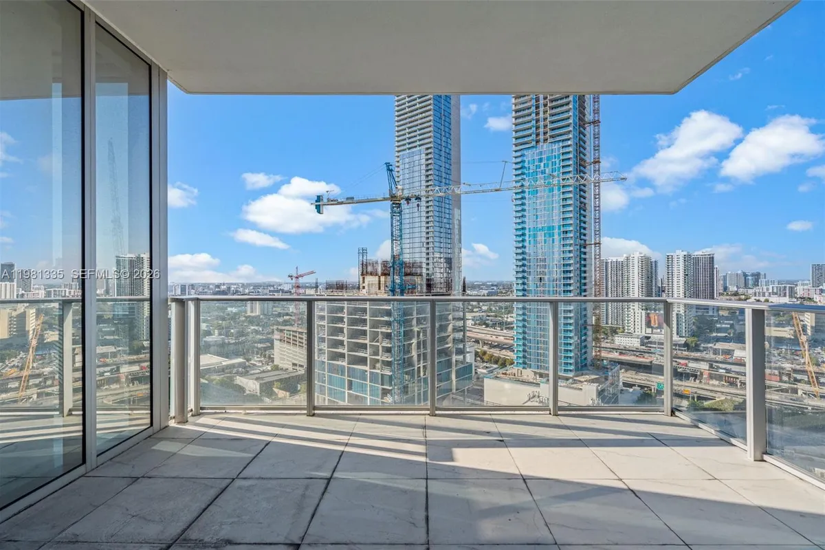 851 NE 1st Ave # 2200, Miami FL 33132