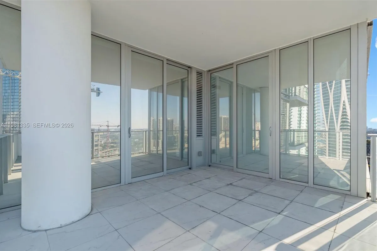 851 NE 1st Ave # 2200, Miami FL 33132