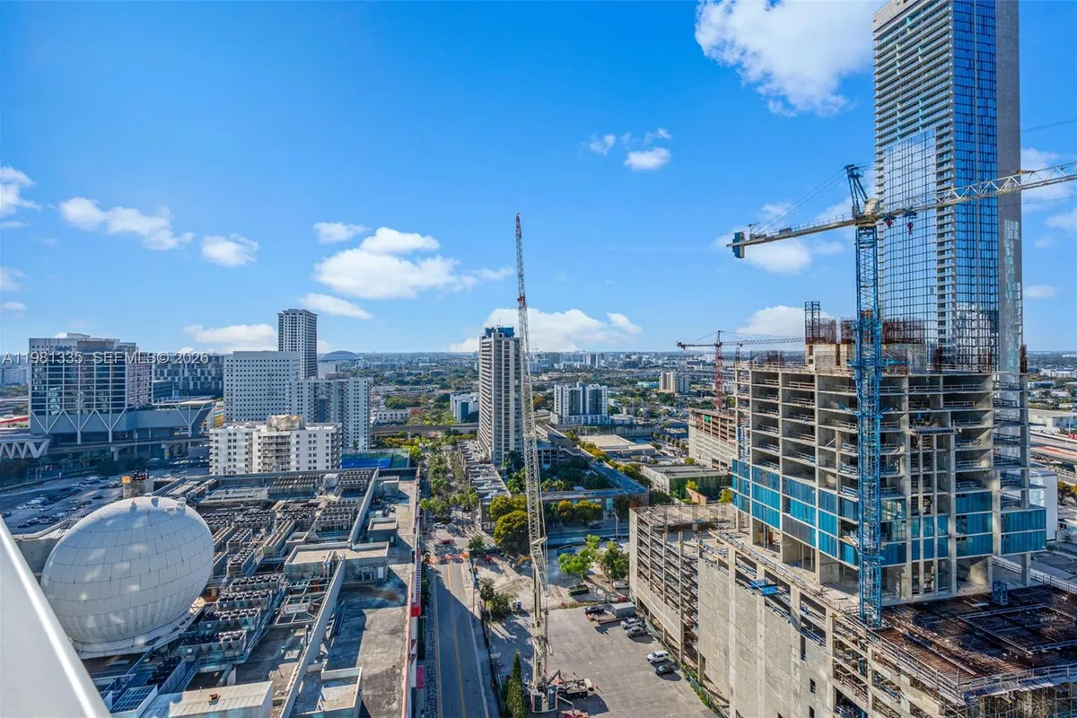 851 NE 1st Ave # 2200, Miami FL 33132