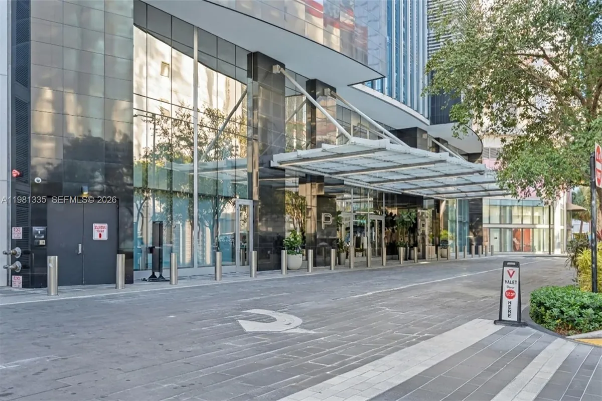 851 NE 1st Ave # 2200, Miami FL 33132