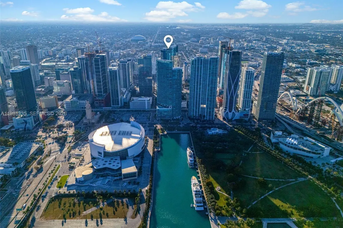 851 NE 1st Ave # 2200, Miami FL 33132