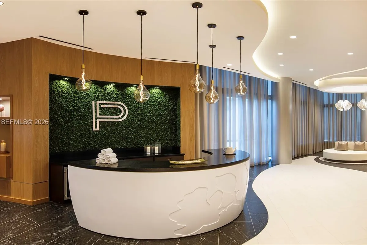 851 NE 1st Ave # 2200, Miami FL 33132