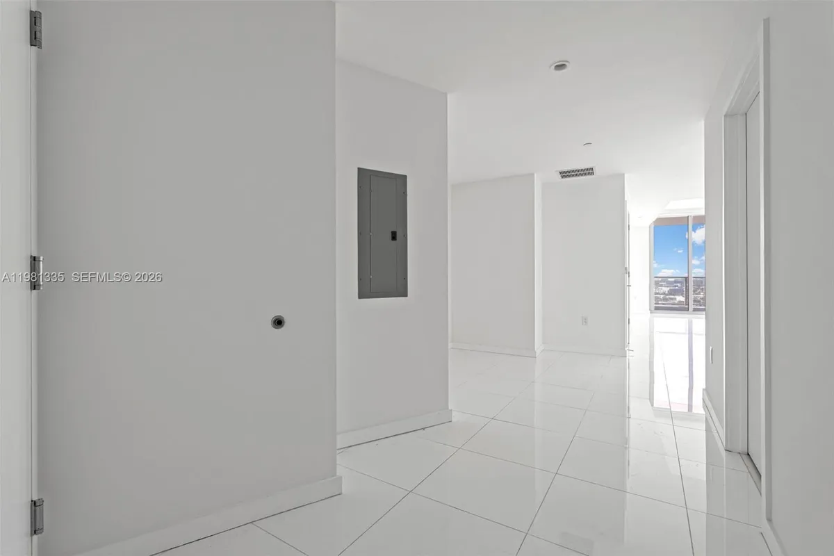 851 NE 1st Ave # 2200, Miami FL 33132