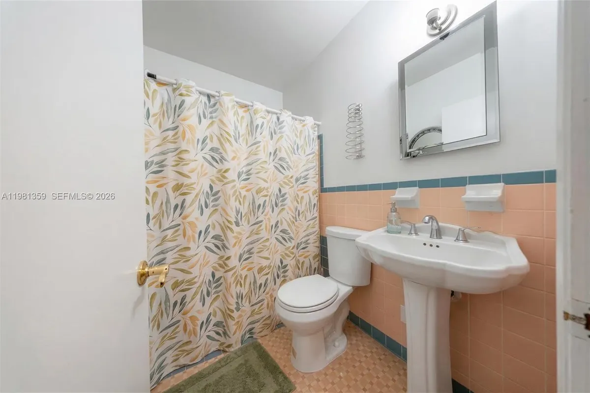 512 Mendoza Ave, Coral Gables FL 33134