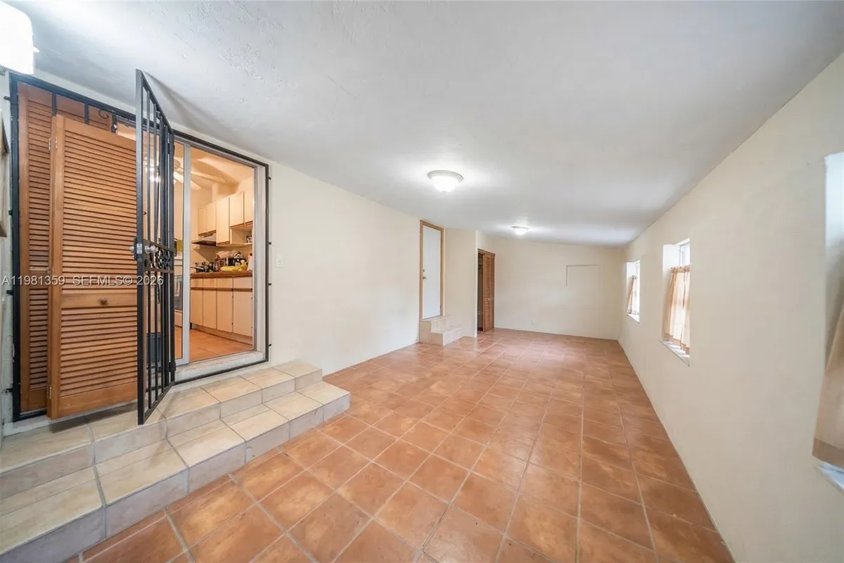 512 Mendoza Ave, Coral Gables FL 33134