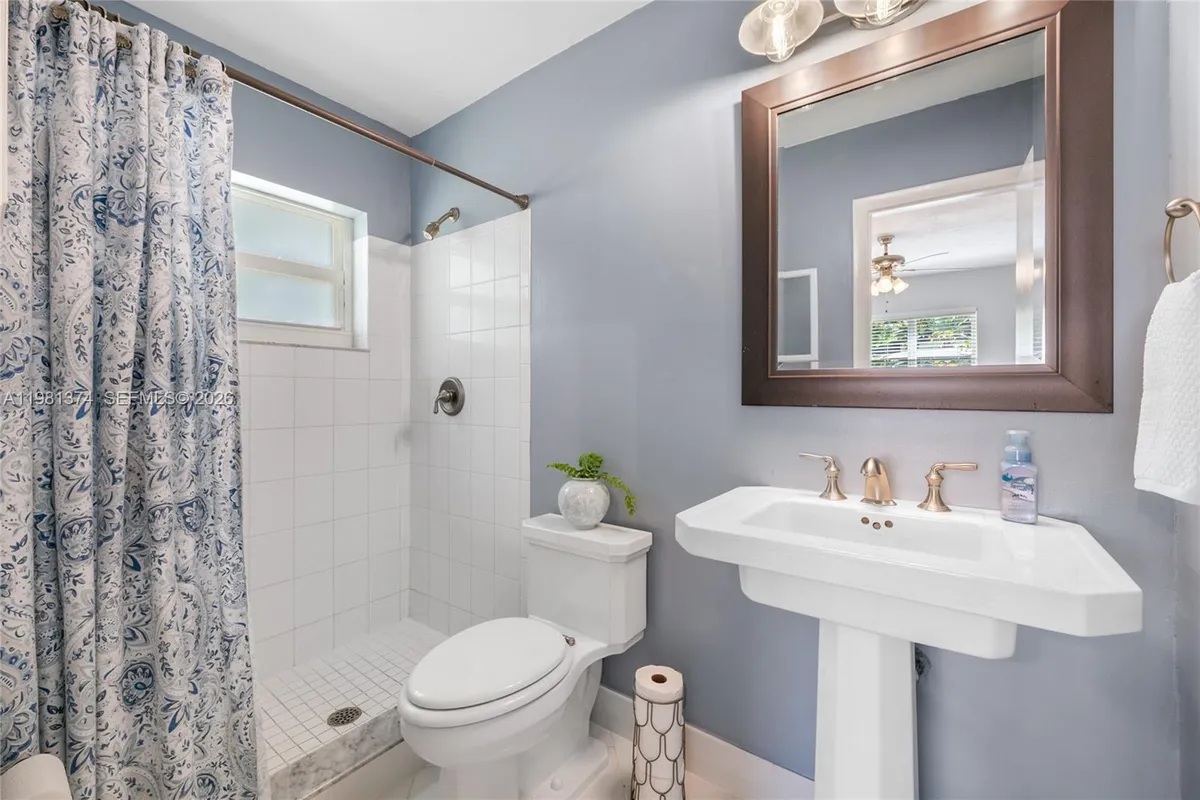 18044 SW 89th Pl, Palmetto Bay FL 33157