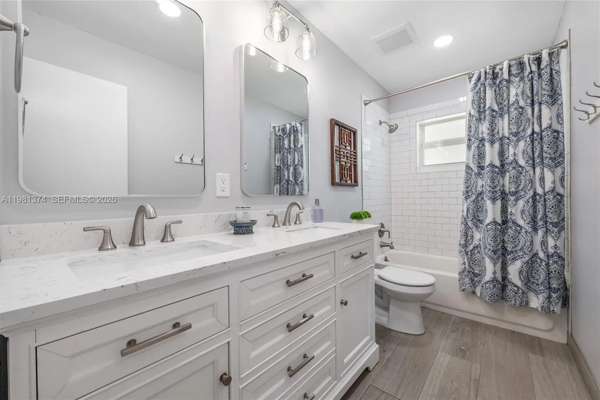 18044 SW 89th Pl, Palmetto Bay FL 33157