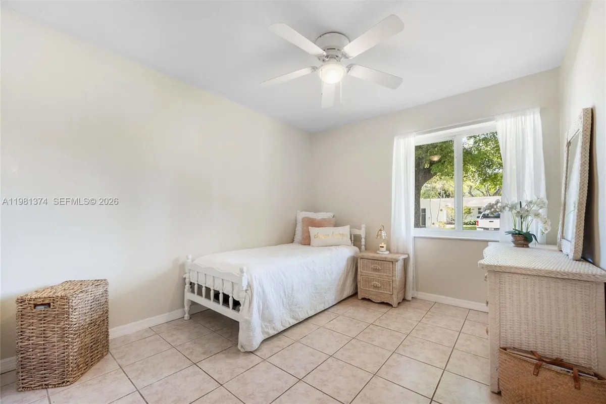 18044 SW 89th Pl, Palmetto Bay FL 33157