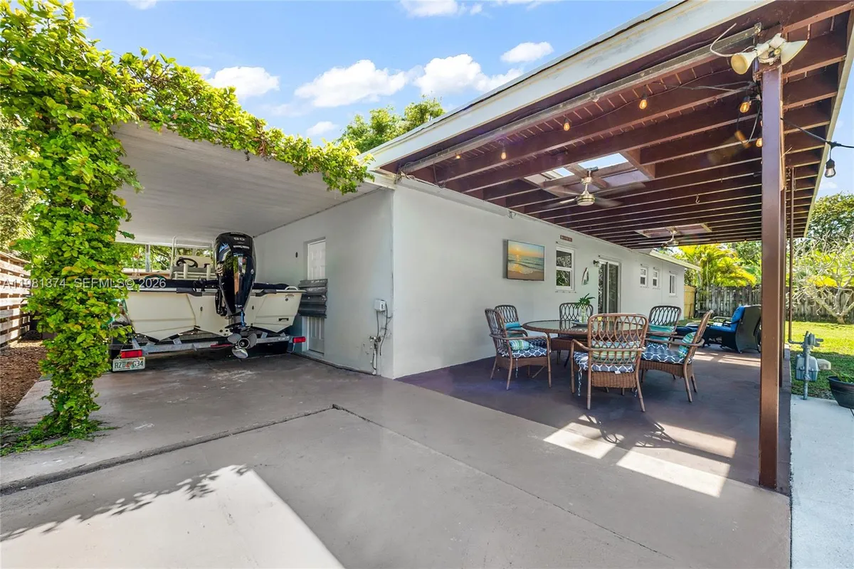 18044 SW 89th Pl, Palmetto Bay FL 33157