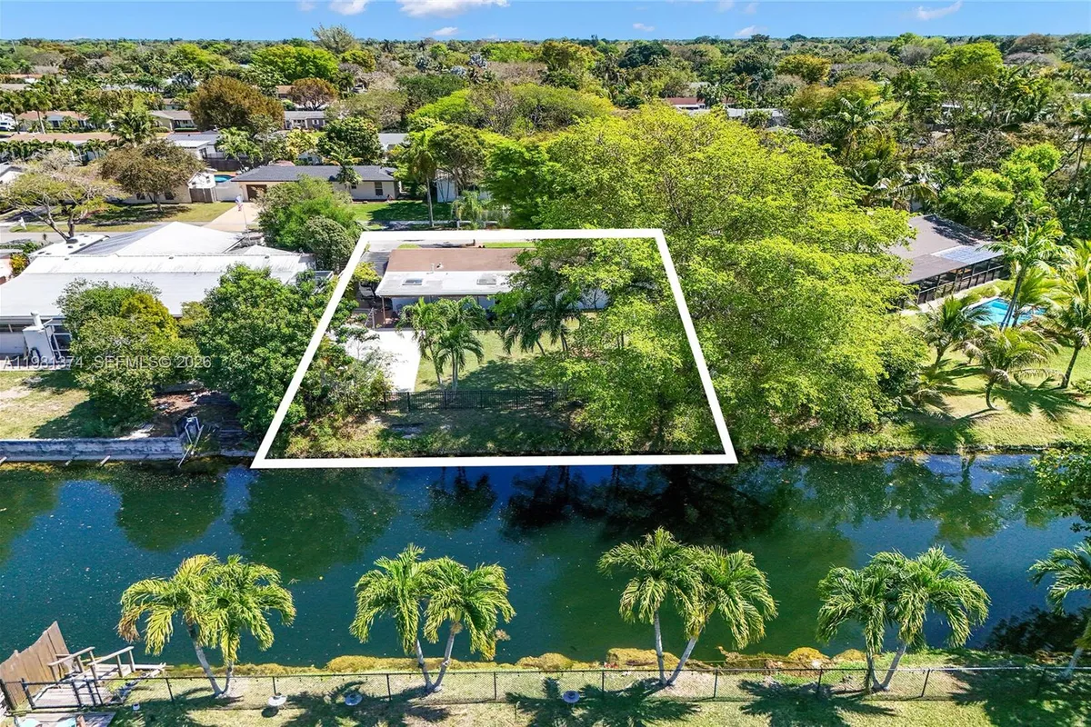 18044 SW 89th Pl, Palmetto Bay FL 33157