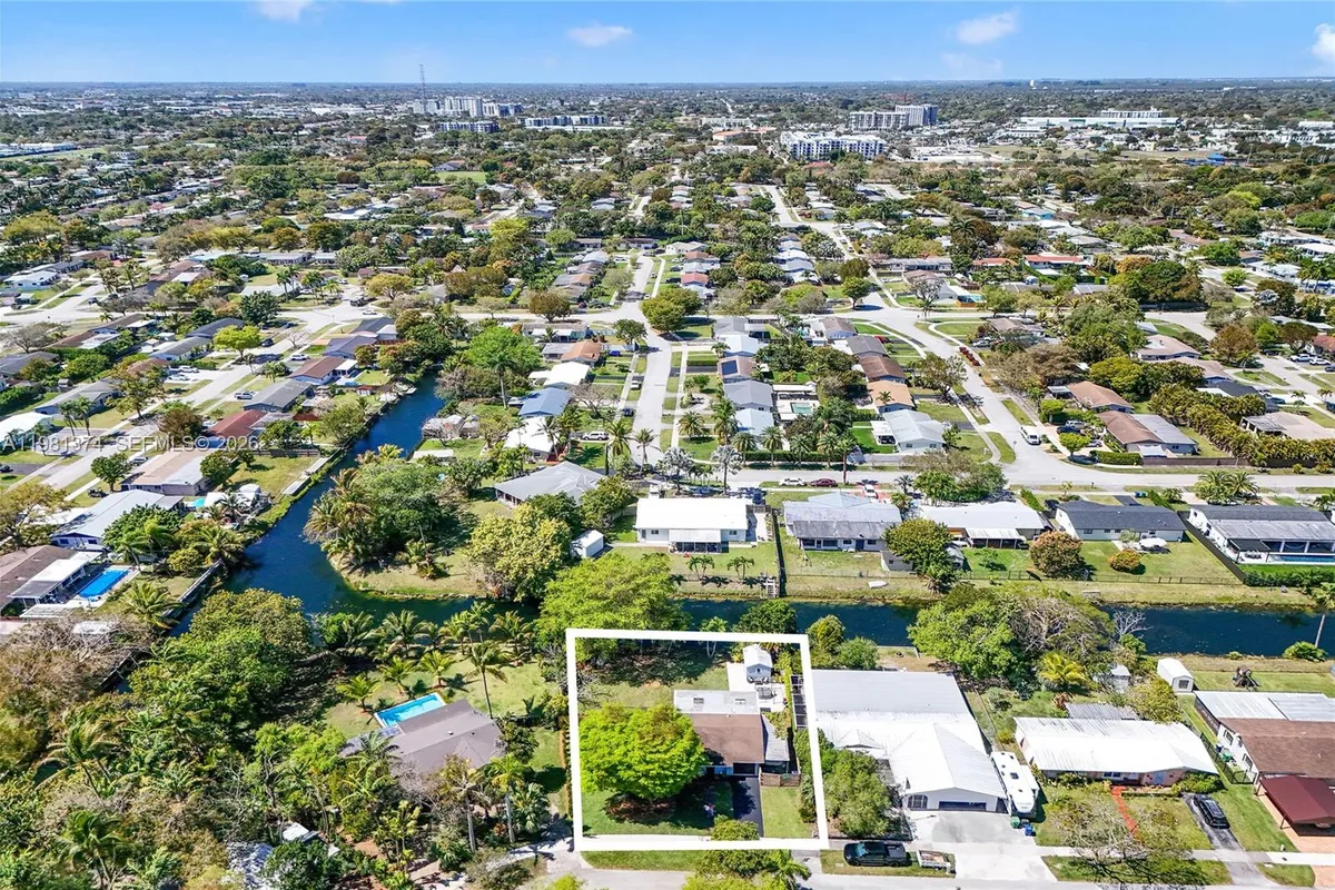 18044 SW 89th Pl, Palmetto Bay FL 33157