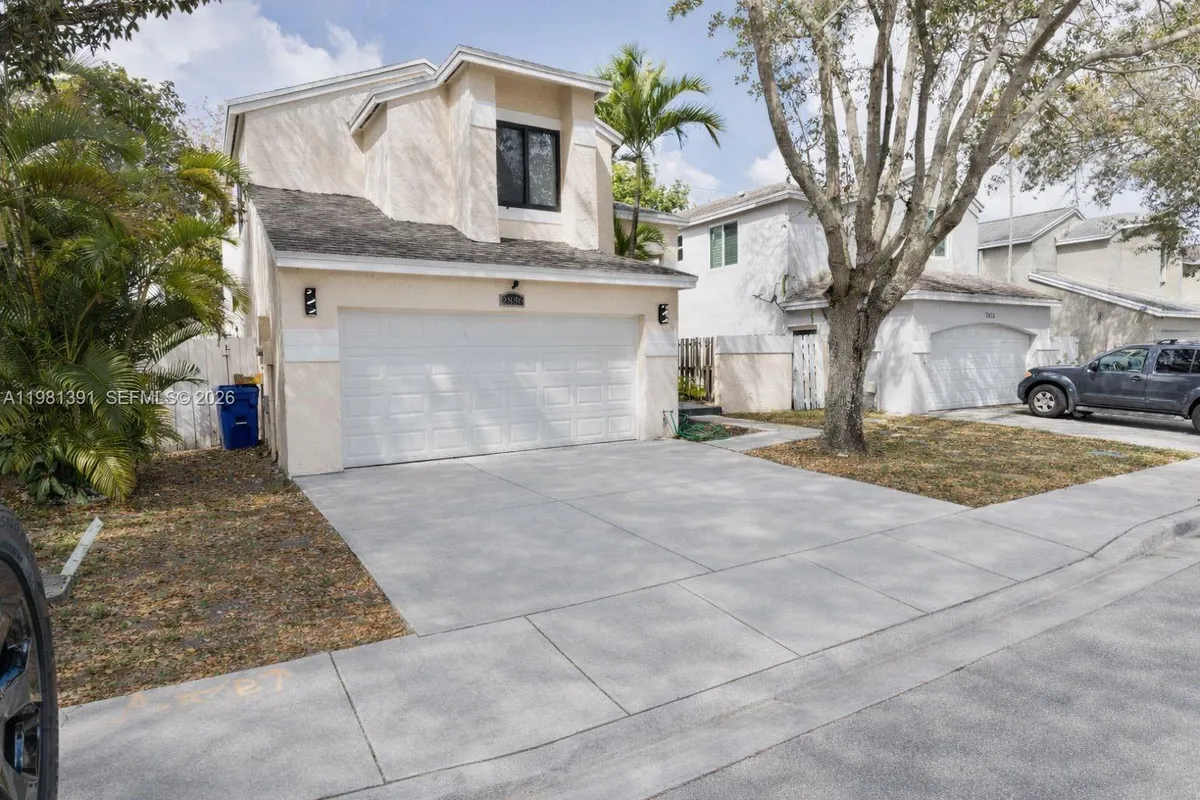 2836 W River Run Cir W, Miramar FL 33025