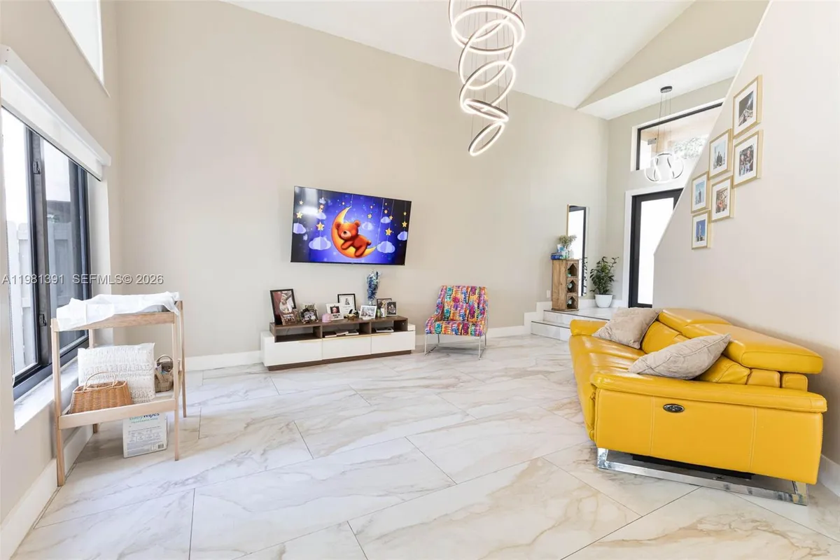 2836 W River Run Cir W, Miramar FL 33025