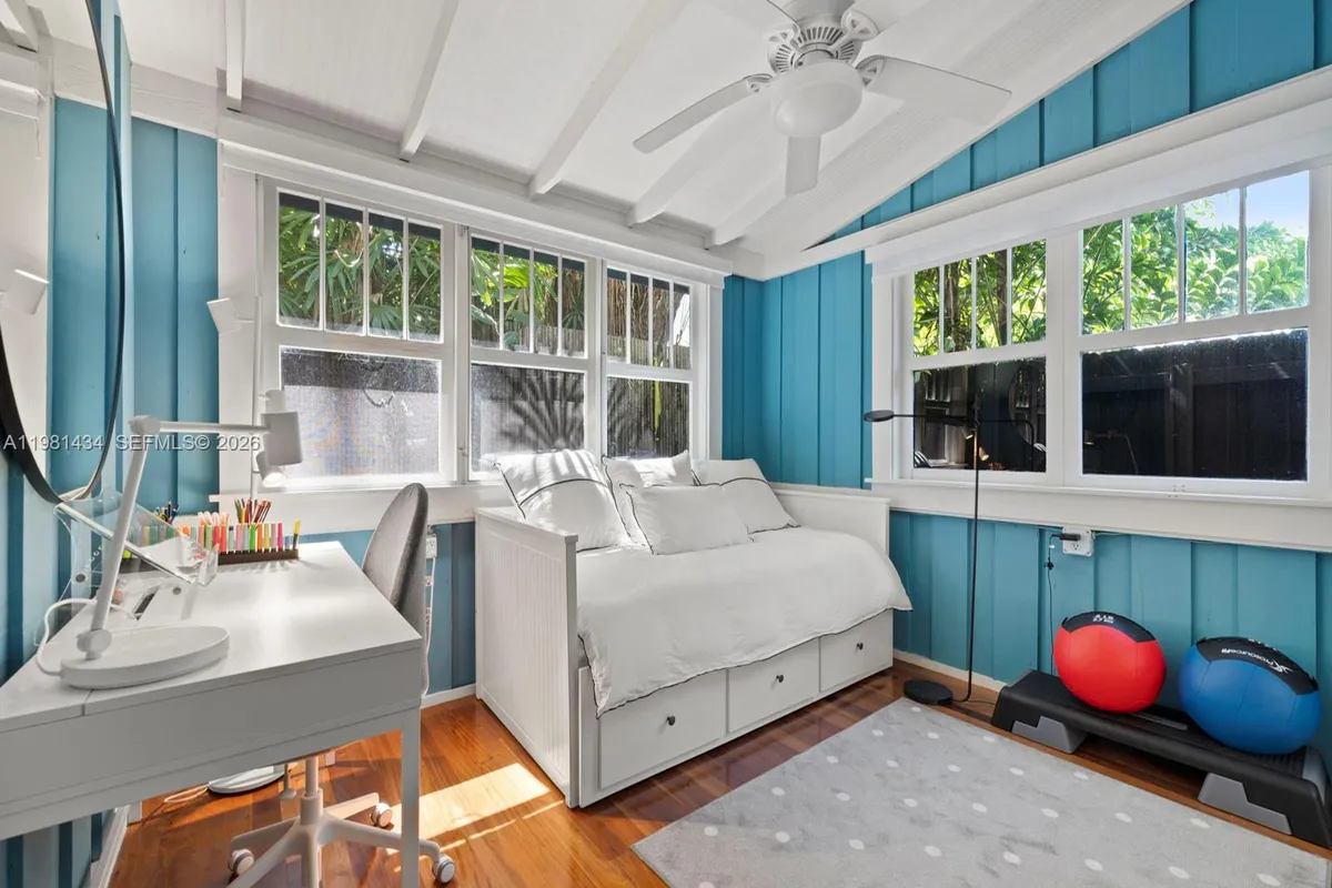 3558 Royal Palm Ave, Miami FL 33133