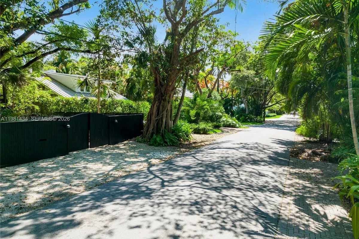 3558 Royal Palm Ave, Miami FL 33133