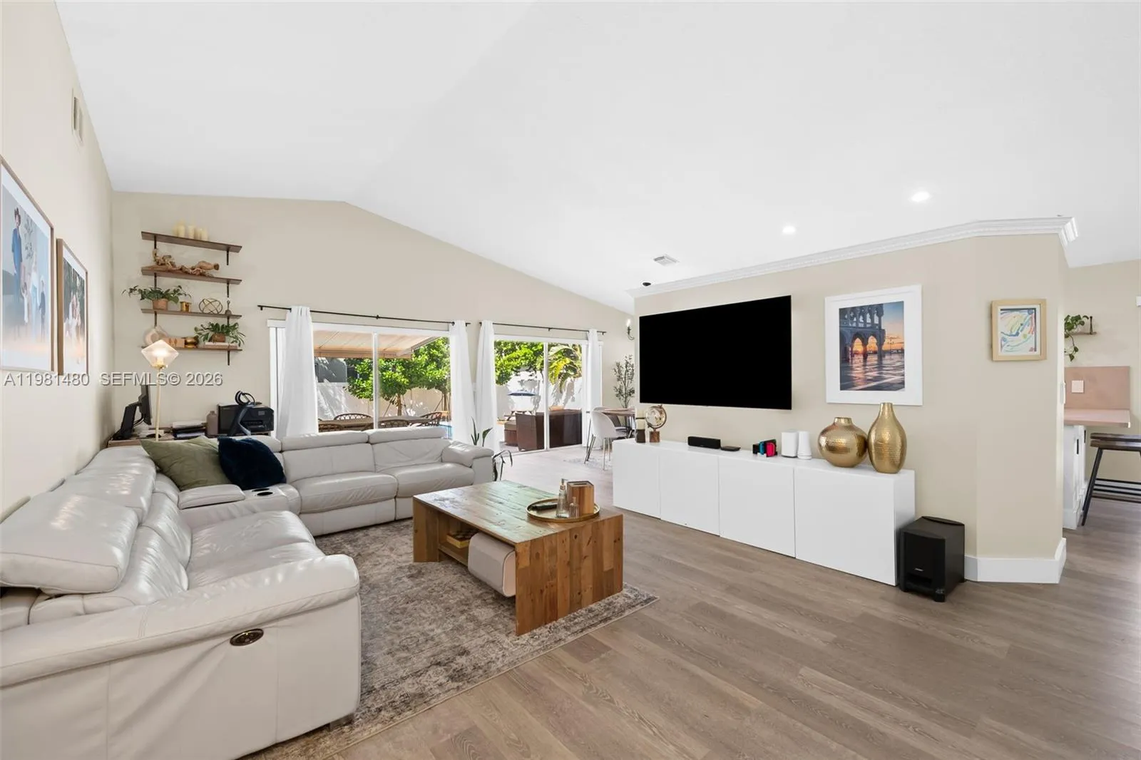 334 SW 194th Ave, Pembroke Pines FL 33029