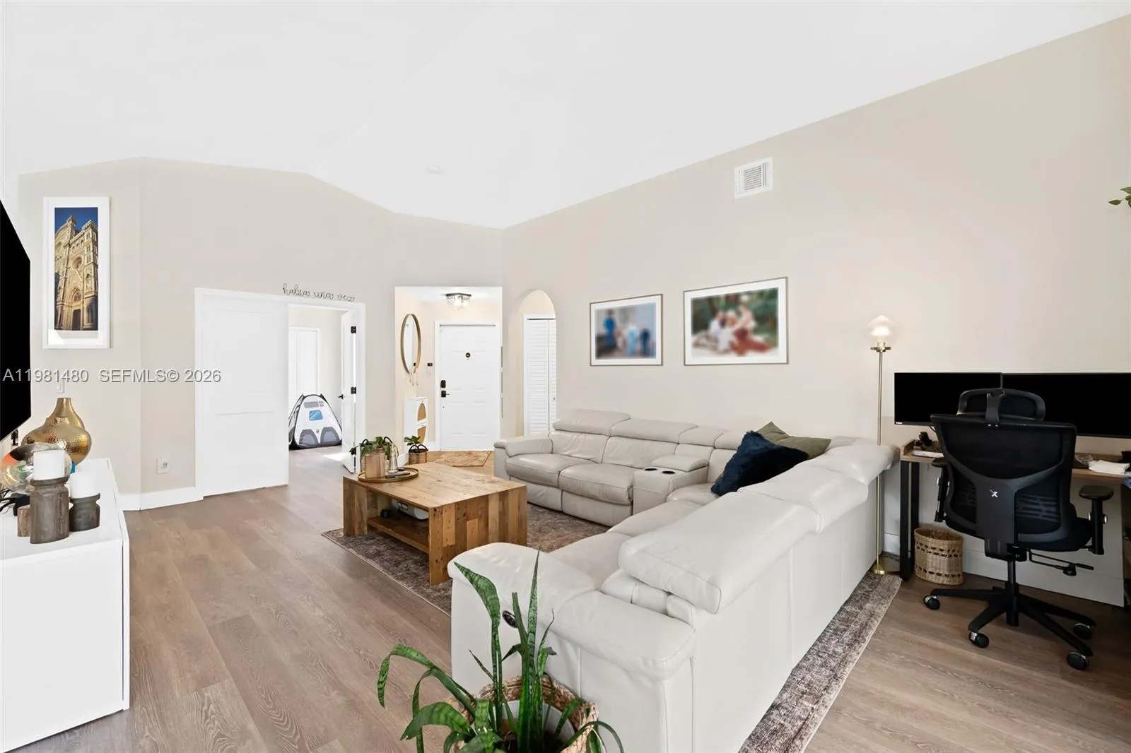 334 SW 194th Ave, Pembroke Pines FL 33029