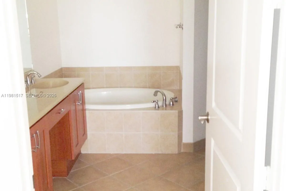 3020 NW 125th Ave # 211, Sunrise FL 33323