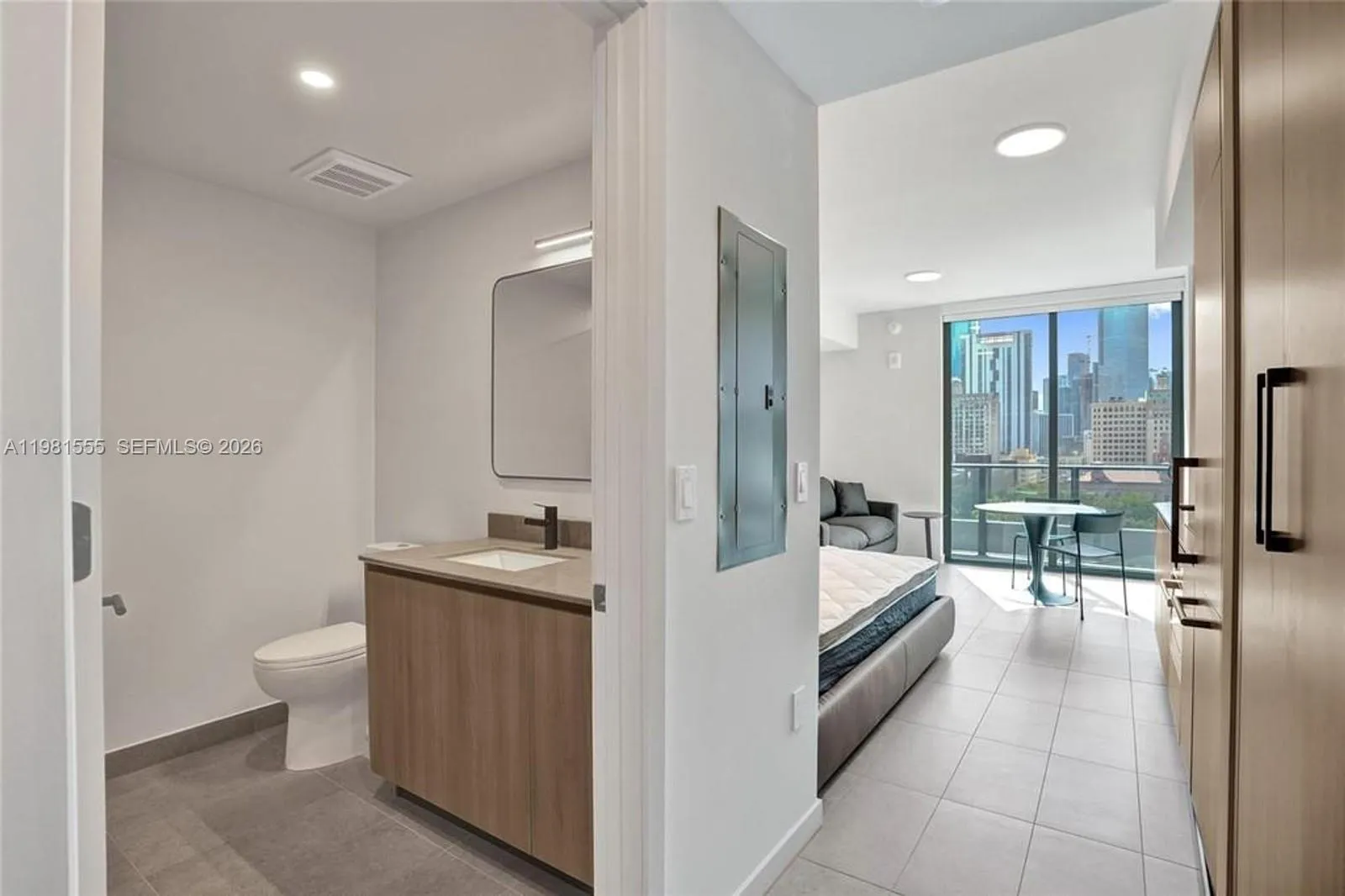 121 NE 5 St # 801B, Miami FL 33132