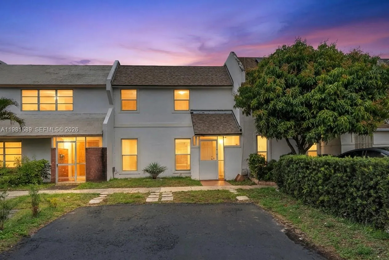 1355 Seaview, North Lauderdale FL 33068