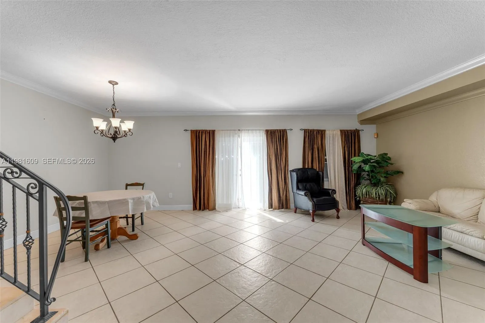 9110 SW 203rd Ter, Cutler Bay FL 33189