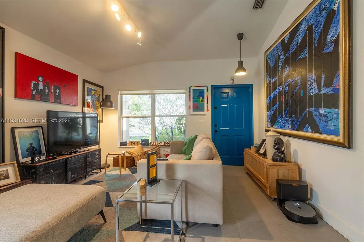 743 SW 121st Ave, Pembroke Pines FL 33025