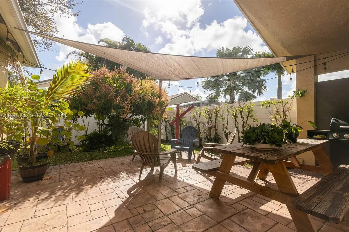 743 SW 121st Ave, Pembroke Pines FL 33025