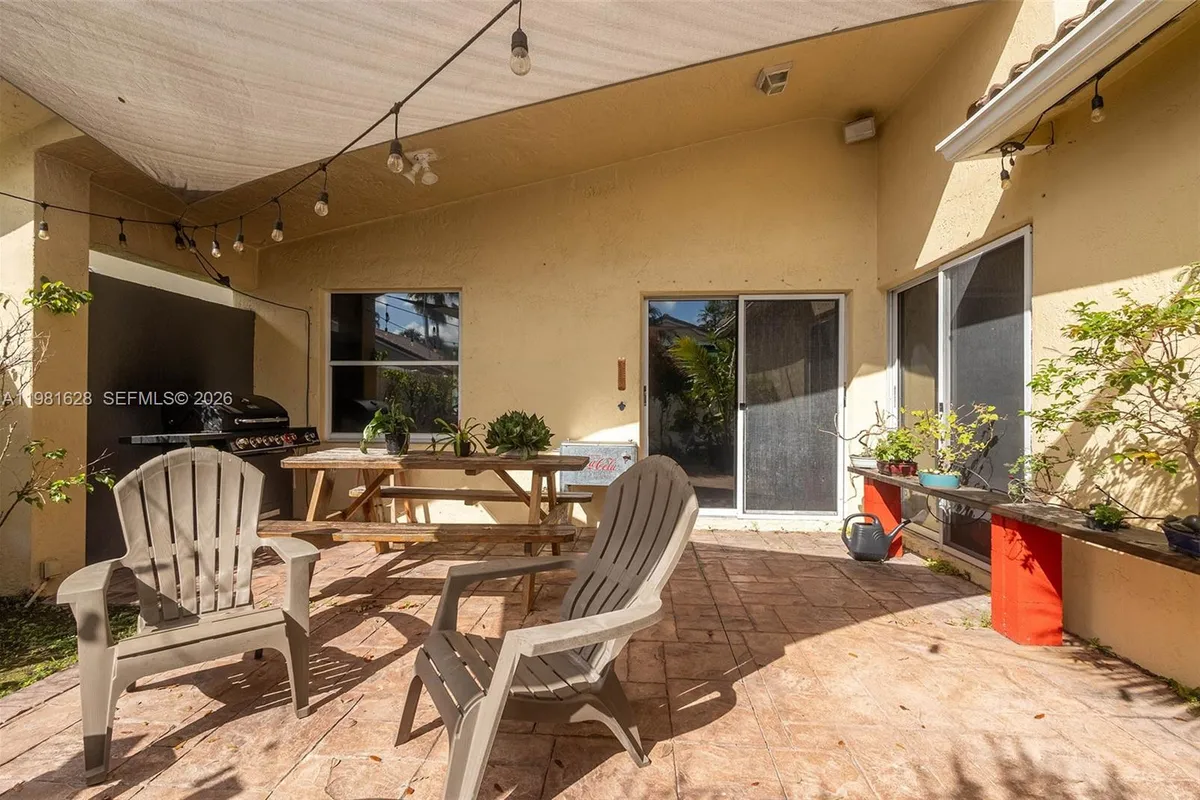 743 SW 121st Ave, Pembroke Pines FL 33025