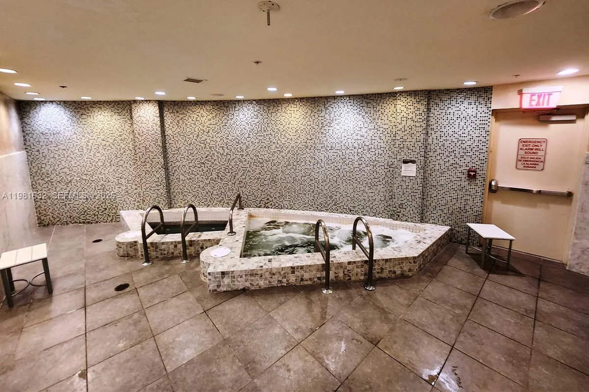 253 NE 2nd St # 220, Miami FL 33132