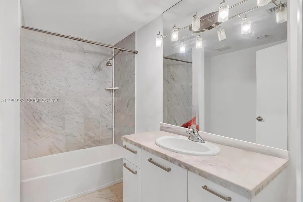 253 NE 2nd St # 220, Miami FL 33132