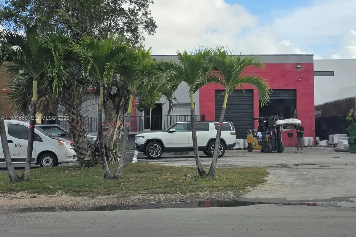 3281 NW 78th Ave, Doral FL 33122