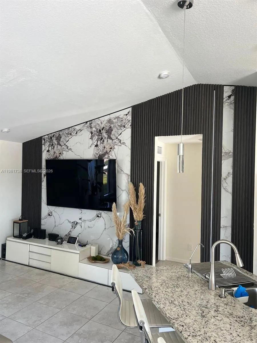 16 NW 10 Avenue, Cape Coral FL 33993