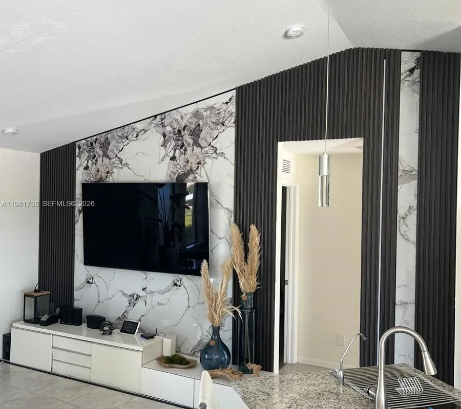 16 NW 10 Avenue, Cape Coral FL 33993