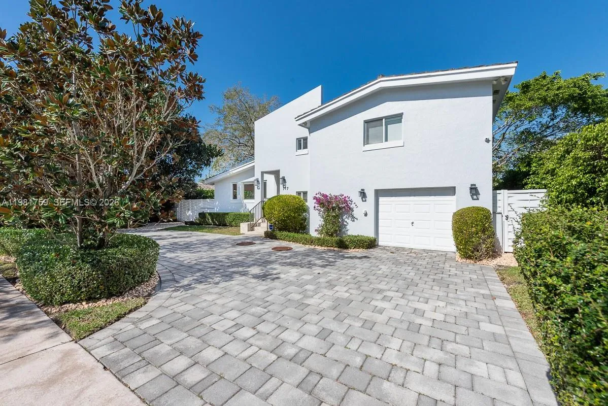 717 Benevento Ave, Coral Gables FL 33146