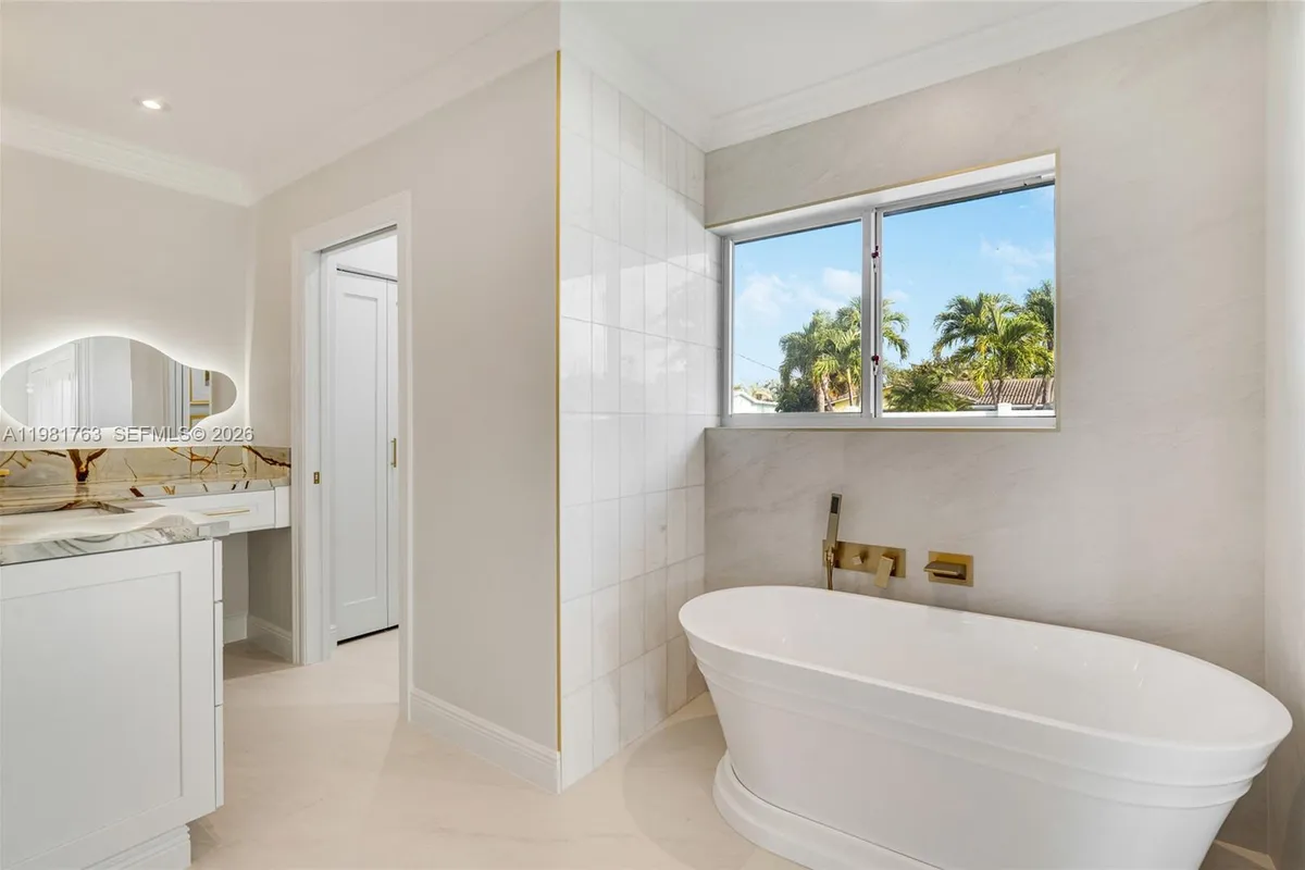 4460 NE 25th Ave, Lighthouse Point FL 33064