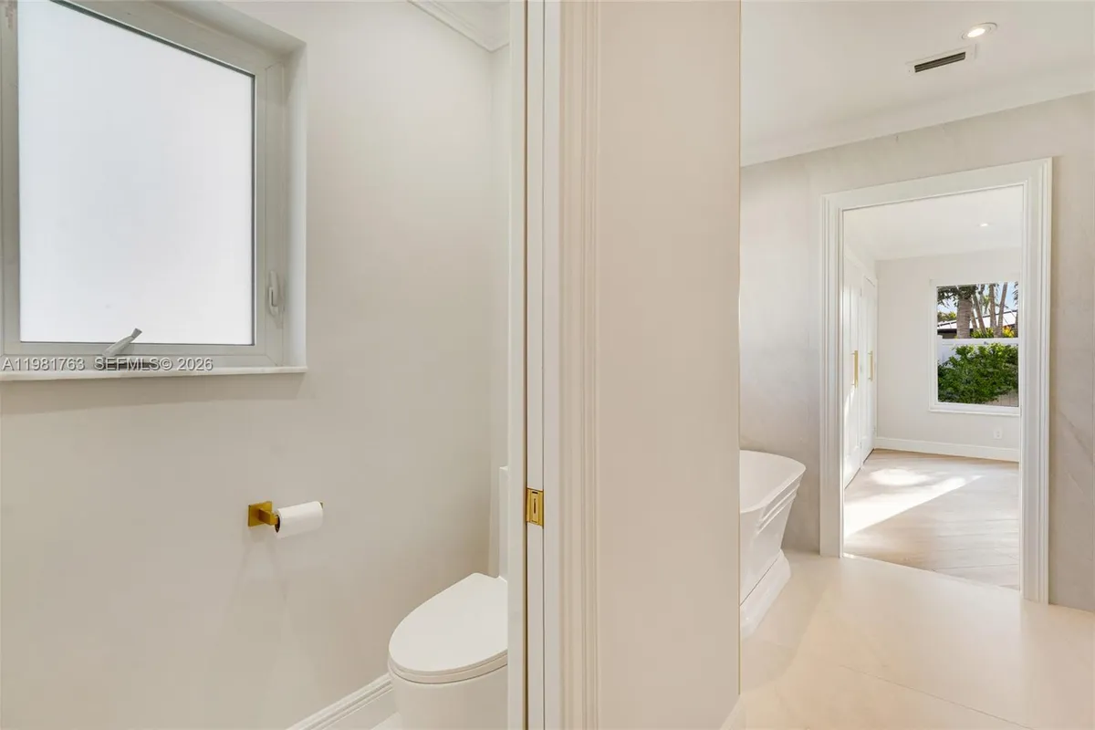 4460 NE 25th Ave, Lighthouse Point FL 33064