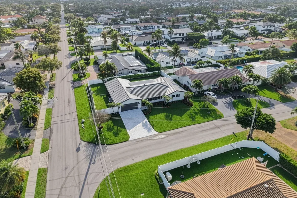 4460 NE 25th Ave, Lighthouse Point FL 33064