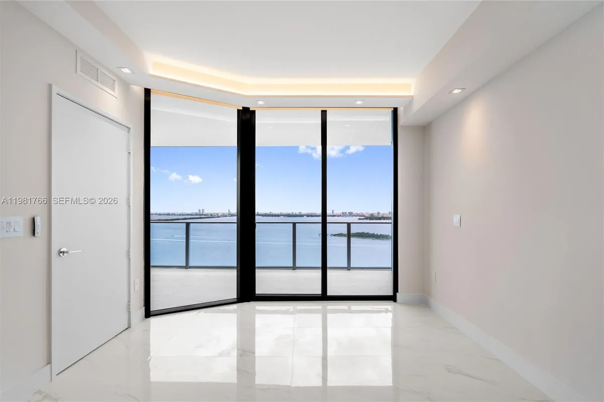 700 NE 24th ST # 2402, Miami FL 33137