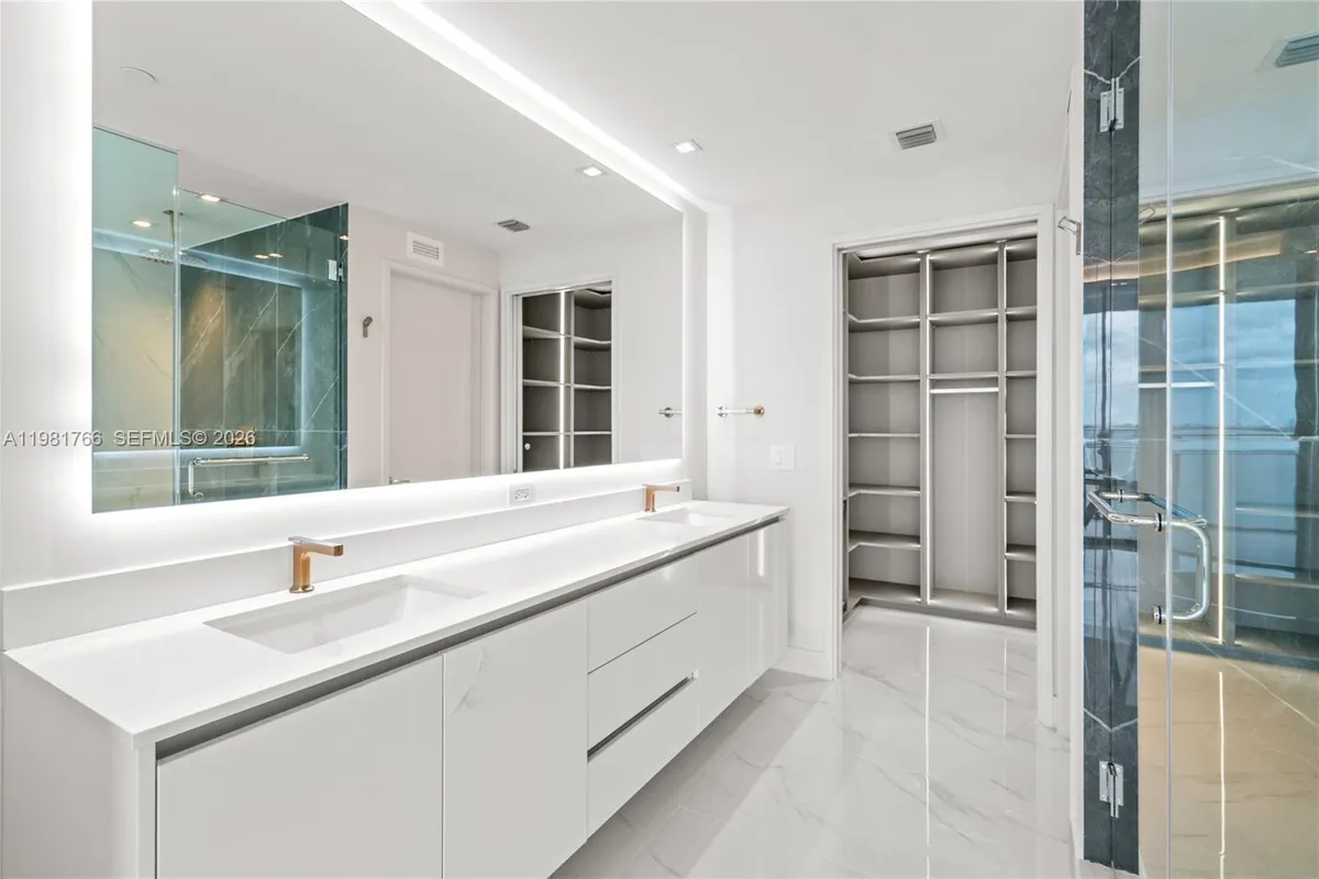 700 NE 24th ST # 2402, Miami FL 33137