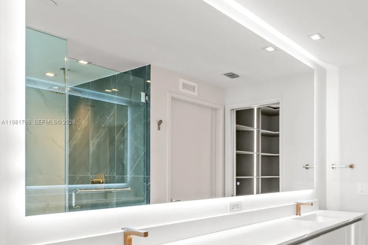 700 NE 24th ST # 2402, Miami FL 33137