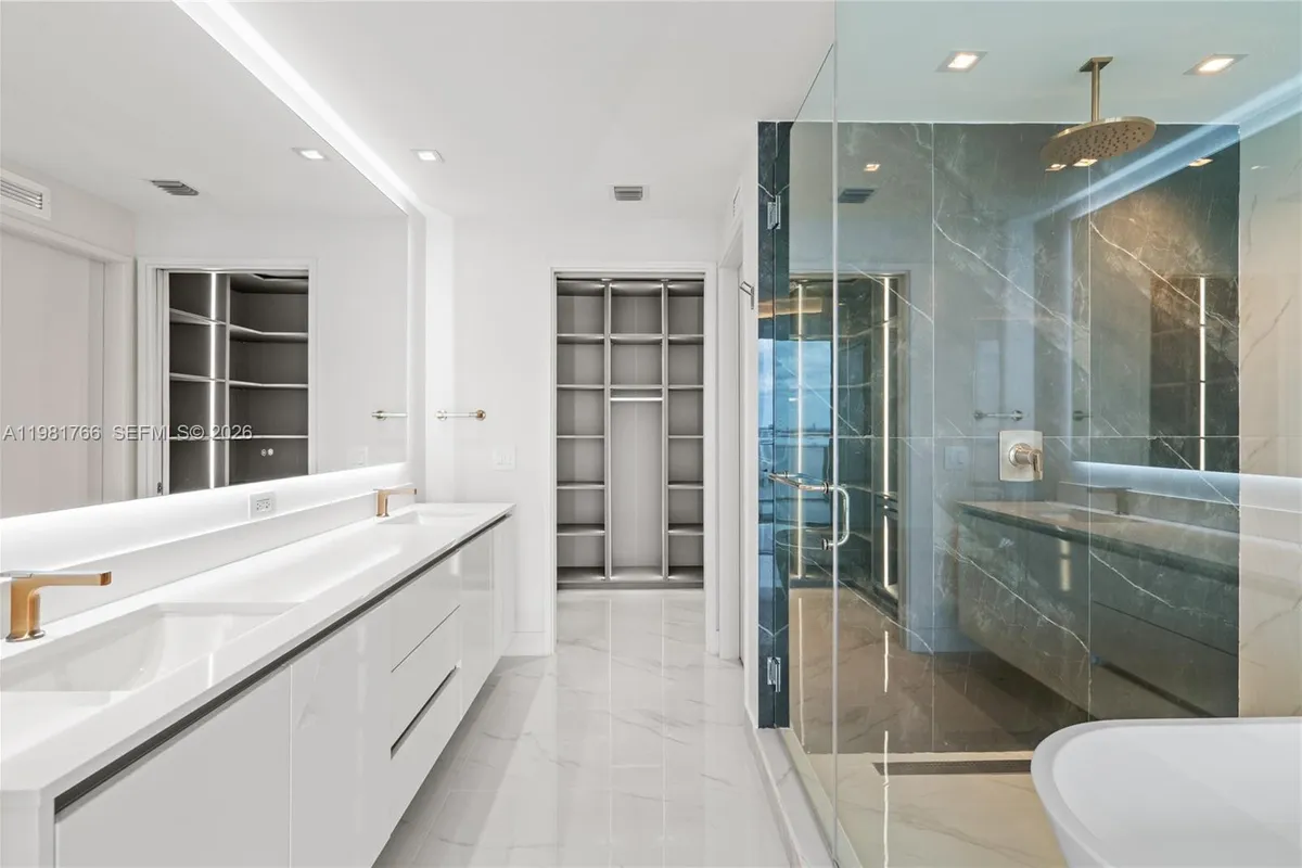 700 NE 24th ST # 2402, Miami FL 33137