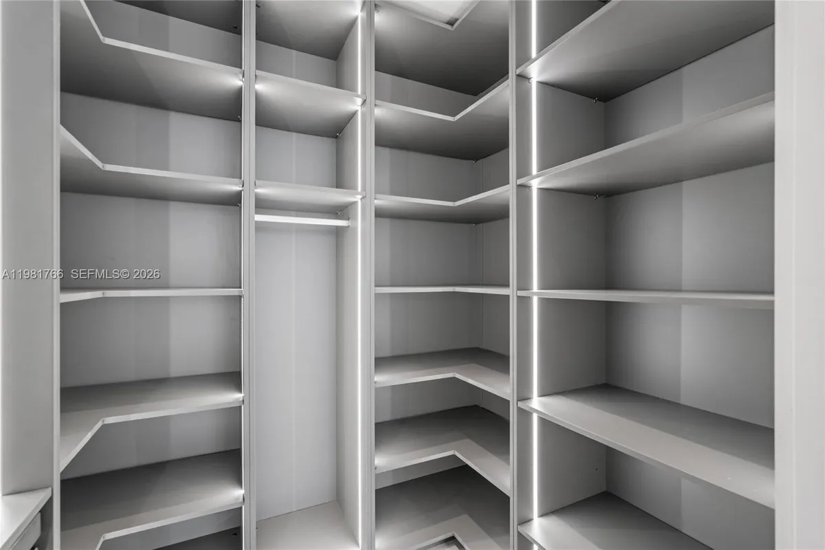 700 NE 24th ST # 2402, Miami FL 33137