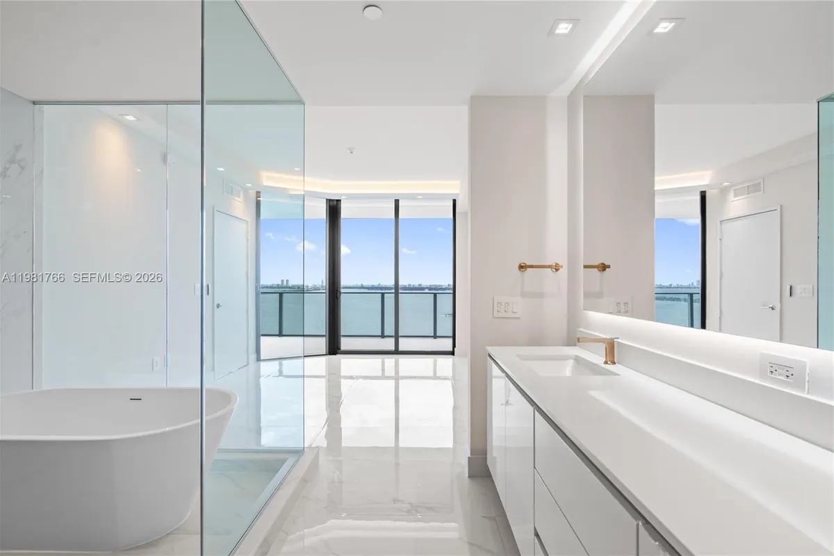 700 NE 24th ST # 2402, Miami FL 33137