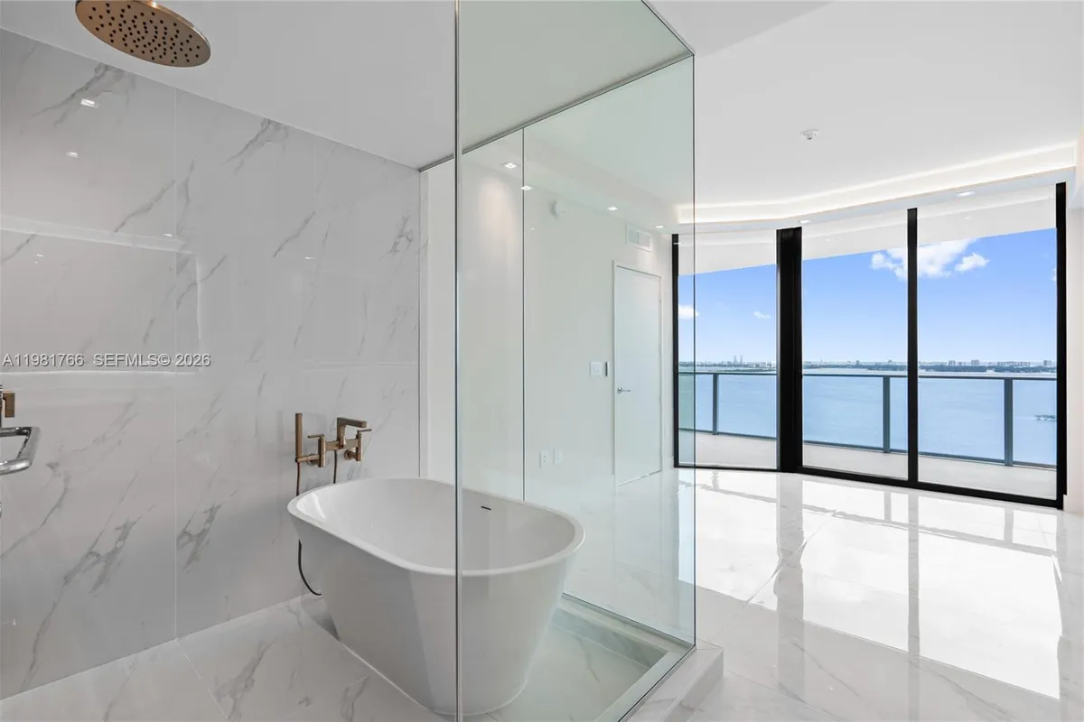 700 NE 24th ST # 2402, Miami FL 33137