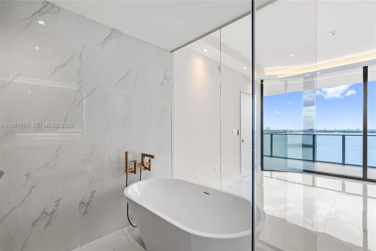 700 NE 24th ST # 2402, Miami FL 33137