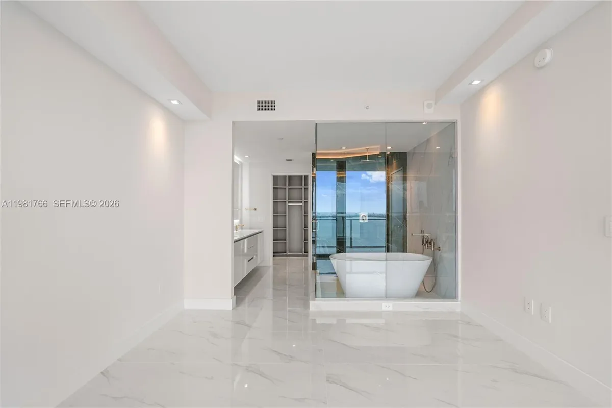 700 NE 24th ST # 2402, Miami FL 33137