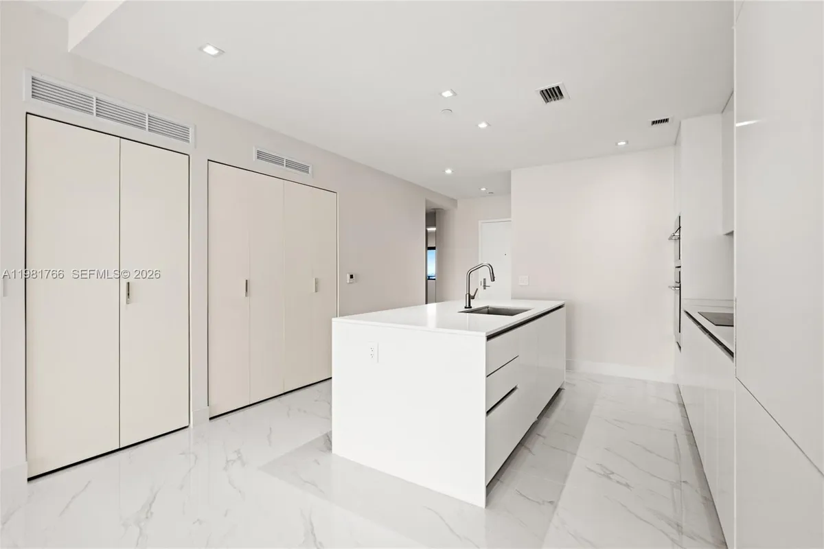 700 NE 24th ST # 2402, Miami FL 33137