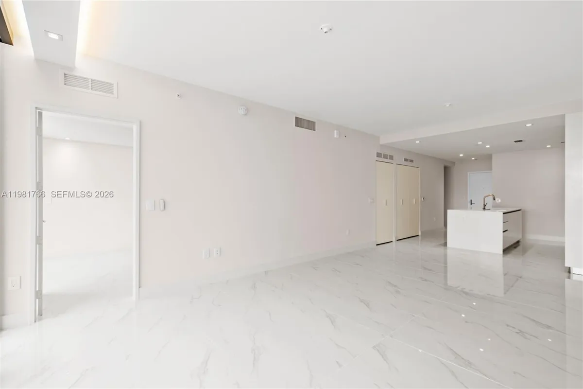 700 NE 24th ST # 2402, Miami FL 33137