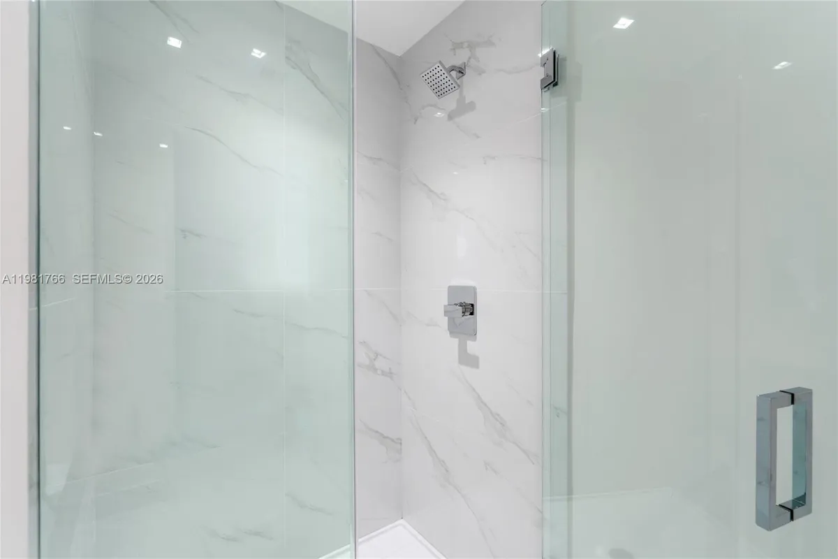 700 NE 24th ST # 2402, Miami FL 33137