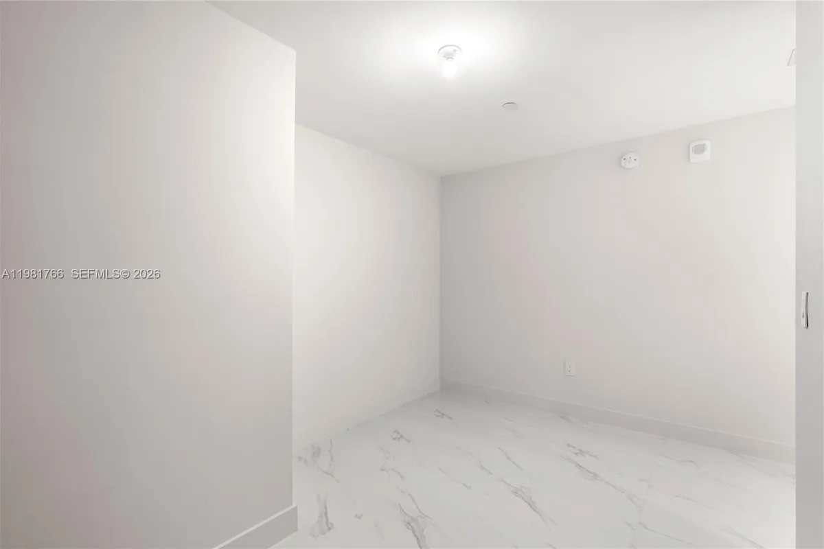 700 NE 24th ST # 2402, Miami FL 33137